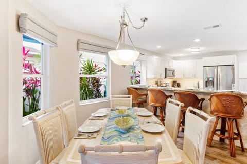 Plenty of room for 10 to dine together