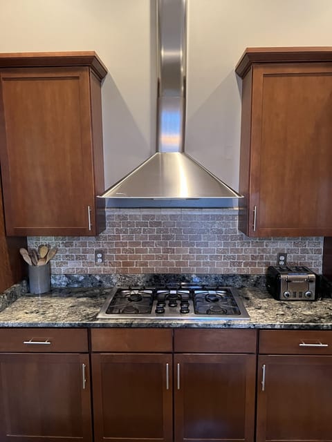 Chefs kitchen, for that family cook.
Gas stove all cookware included for meals