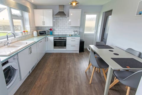 Stylish kitchen diner at Sandbanks Braunton