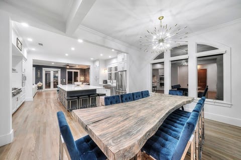 Tropic Like It's Hot - Crystal Beach - Dining Room & Kitchen