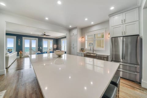 Tropic Like It's Hot - Crystal Beach - Kitchen