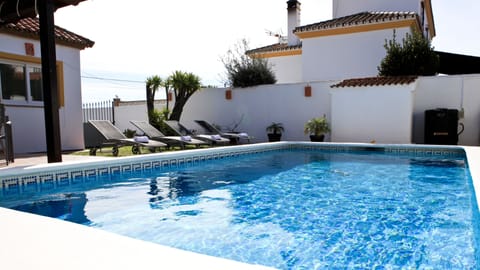 Beautiful swimming pool with (optional heating priced per week).

