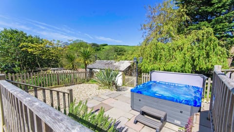 north devon holidays with hot tub