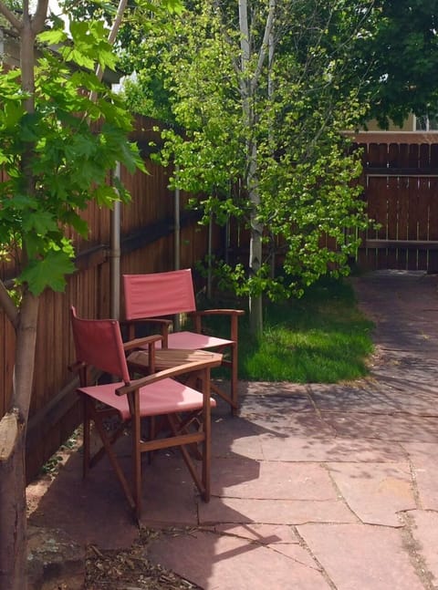 Quiet secluded private side yard for guest's use