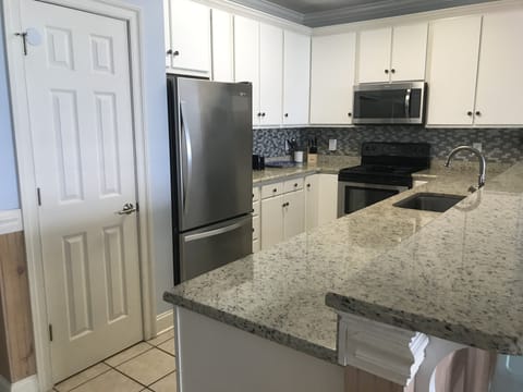 Beautiful kitchen perfect for entertaining! Coffee maker & Keurig included!