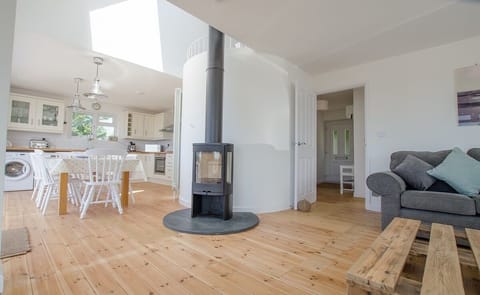 Beach stylish kitchen great for cooking dinner