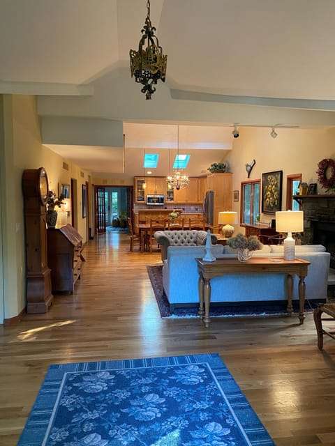 The view as you open the front door 