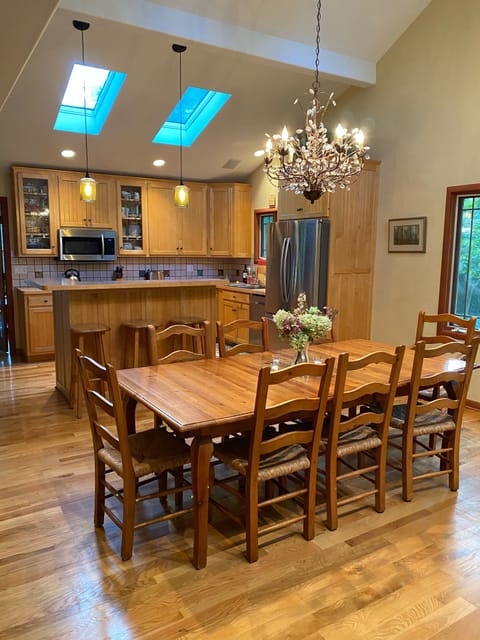 Dining room to kitchen view 