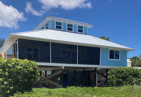 Sitting area under the house with hot tub