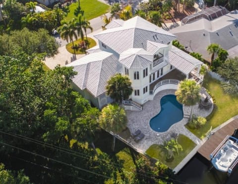 Oversize private canal front lot