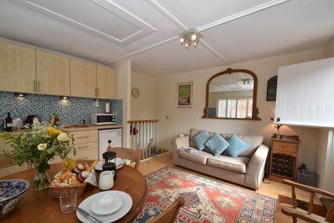 Romantic apartment in Rye, UK, with open plan living, on two floors