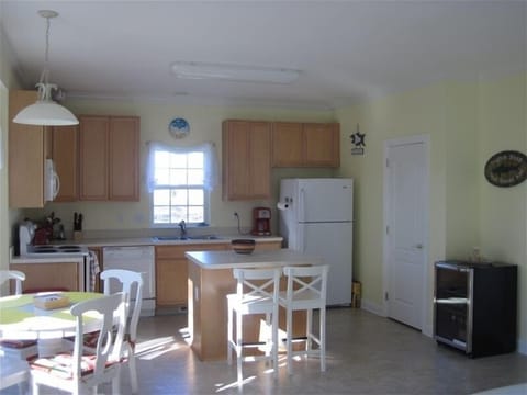 Bright and cheerfully decorated! Beverage center in addition to standard fridge