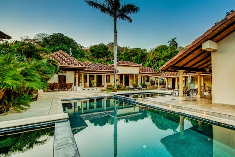 Welcome to Casa Playa Bonita!