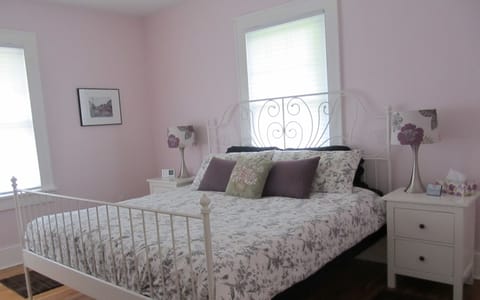 The Scottish Heather Room,
comfortable and tranquil.