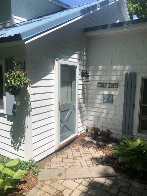 Nestle Down Lake House