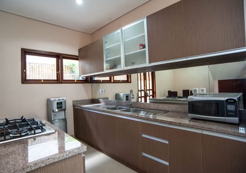 Hidden Villa Seminyak, 4bedrooms, 4bath,