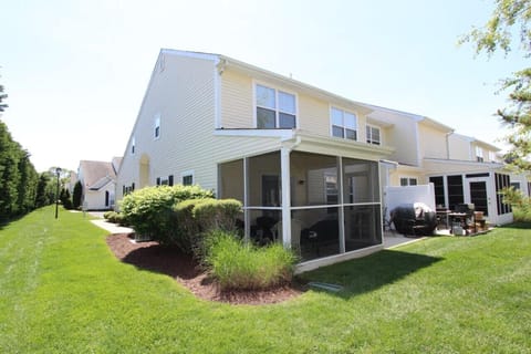 Rear view of screened in porch