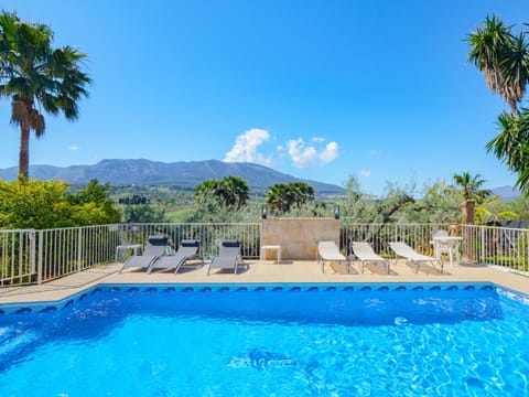 Country house with pool in Alhaurín el Grande