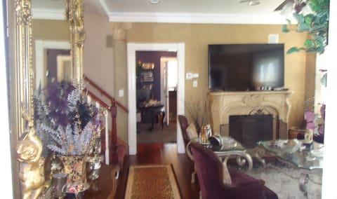 Livingroom with 65 inch tv