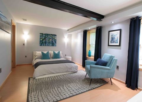 master bedroom with queen size bed