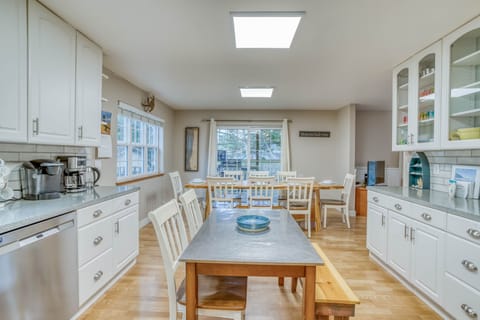Kitchen Island with Dining Area view
