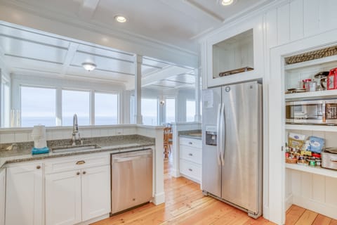 Kitchen with latest appliances