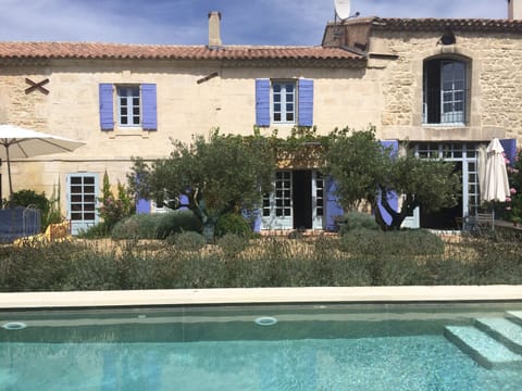 Provence farmhouse rental, 4 bedrooms, 8 people