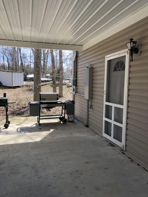 Park here and unload your groceries for the weekend. No steps !