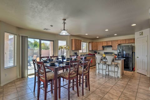 Dining Area | Dishes & Flatware Provided
