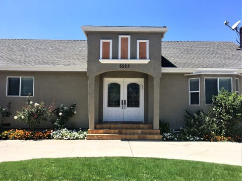 Welcome to Luxury living in Sherman Oaks!