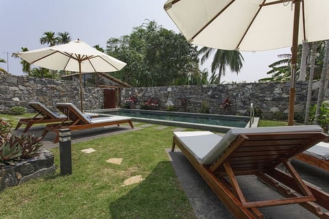 Private pool area