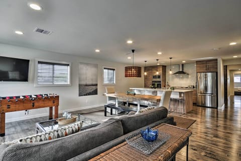 Living Room | Foosball Table | Free WiFi | Smart TV