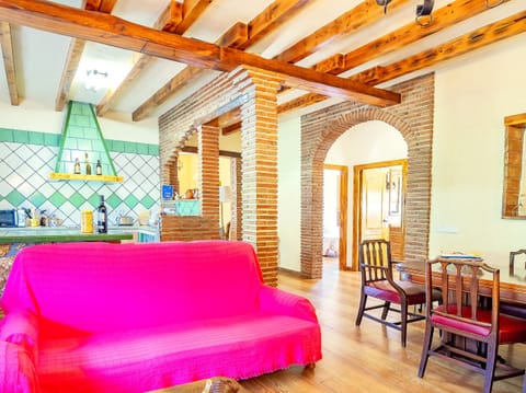 Enjoy the living room of this farm in Alhaurín el Grande