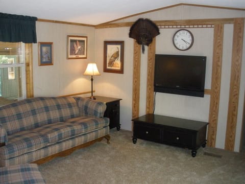 Family Room w/Flat Screen, DISH, DVD