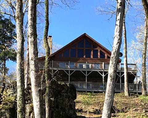 Cabin located high above river & provides beautiful views!