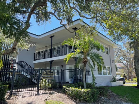 First floor, end unit