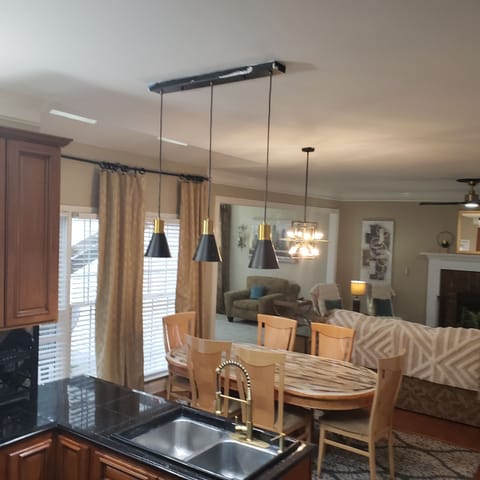 Kitchen, Breakfast room overlooking  the Family Room