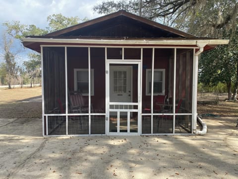 No steps or dirt to front door.