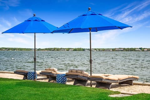 Tranquil Water Views from the Backyard 
