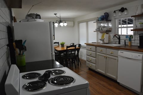 Kitchen/dining room view 4