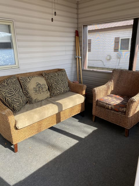Screened in porch area