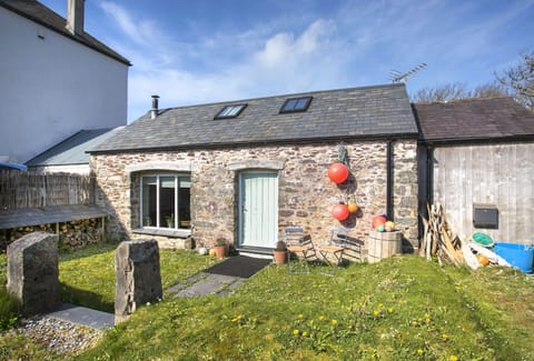 Eco barn conversion close to beaches & coastal path where a warm welcome awaits