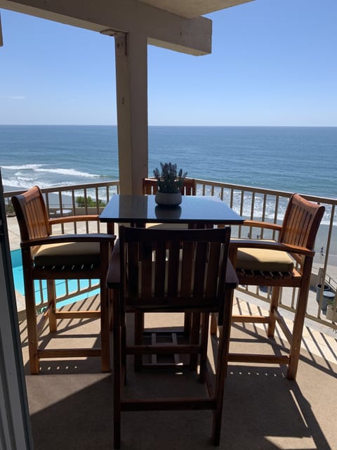 New balcony dining set