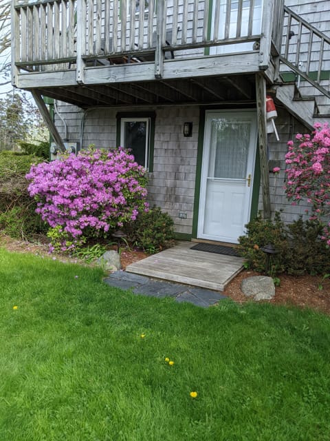 Entrance to the Aldernest Den.    Parking 
for two cars is right there.   