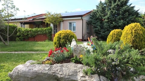 External view of the building. Bungalow  Lorena Porec