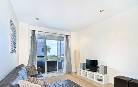 Situated just steps from Victor Harbor Beach (100m). With 2 private, on-site car parks with remote-controlled secure access.