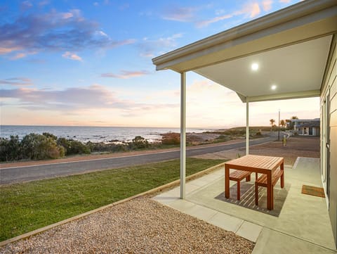 A short 3-minute paddle or 7-minute walk to North Beach