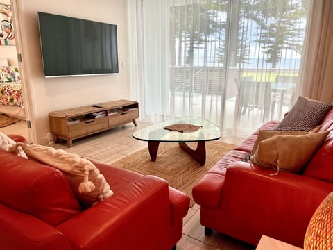 Prime Beachfront Location. Situated directly opposite Victor Harbor’s picturesque coastline.