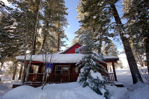 Cabernet Cottage - Winter Wonderland and McCall  Winter Carnival destination.
