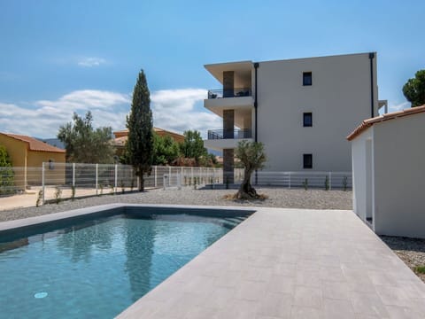 Water, Sky, Property, Building, Plant, Cloud, Swimming Pool, Tree, Residential Area, House